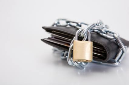 czarny zablokowany portfel