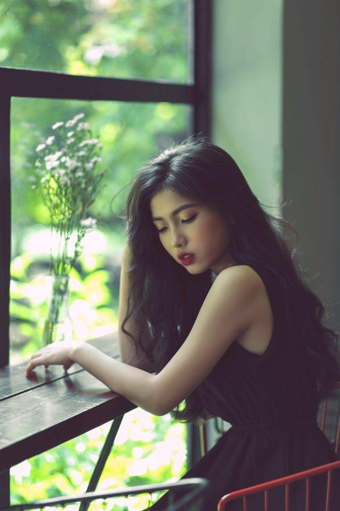 nieszczęśliwa w związku kobieta